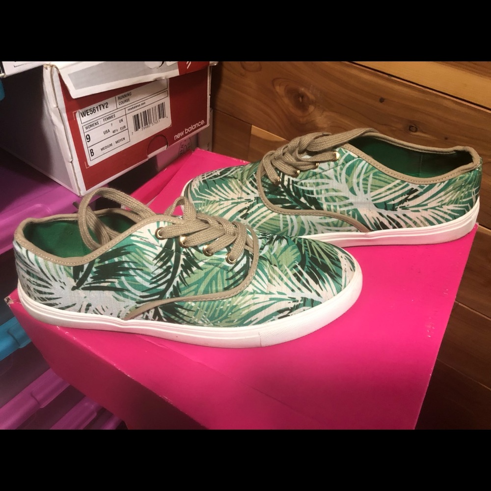 Super cute printed sneakers